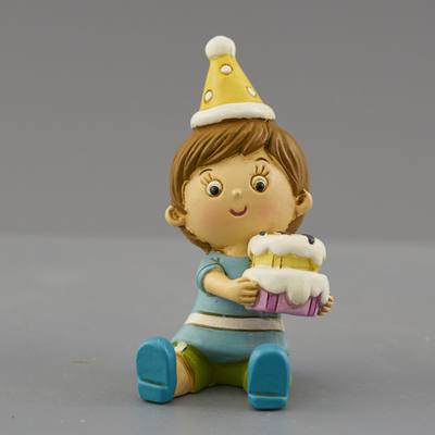 Bimbo Piccolo con Torta Seduto – Kit da 8 pezzi